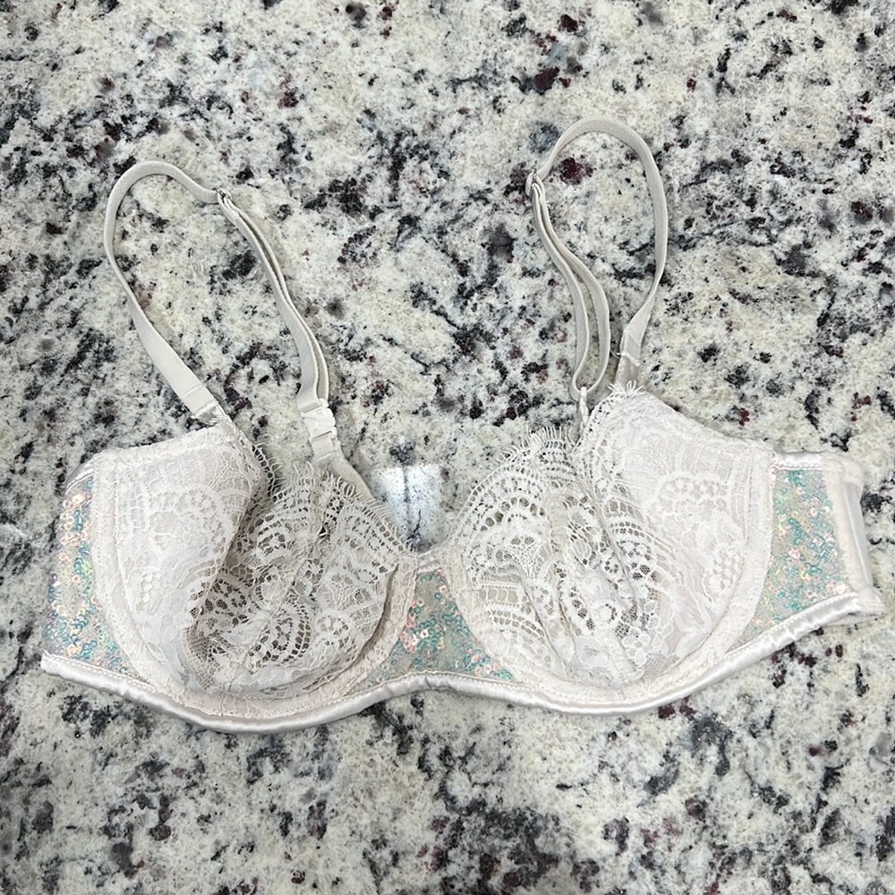 Victoria’s Secret Dream Angels push-up without padding bra